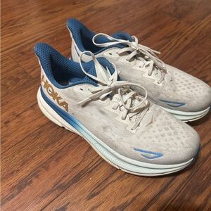 Hoka Clifton 9